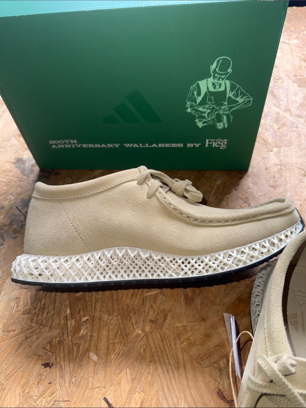 Wallabee Runner KITH - Cream Suede Men’s Shoes - Picture 2 of 4